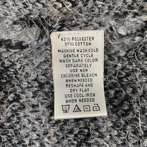 AUGUST SILK Women's Medium light gray animal print fuzzy long length cardigan - Picture 9 of 10